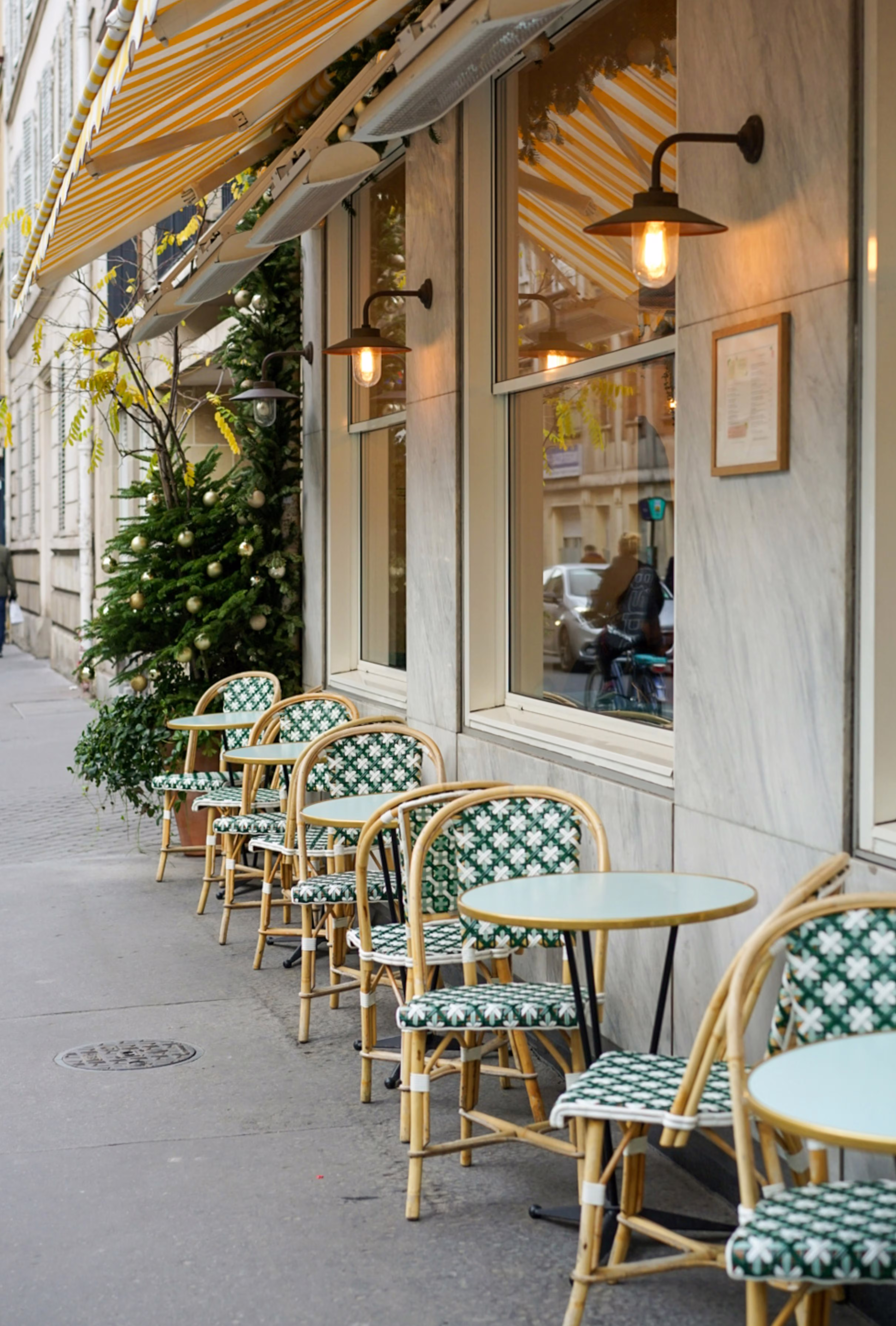 /images/coffeeshop-activity.avif