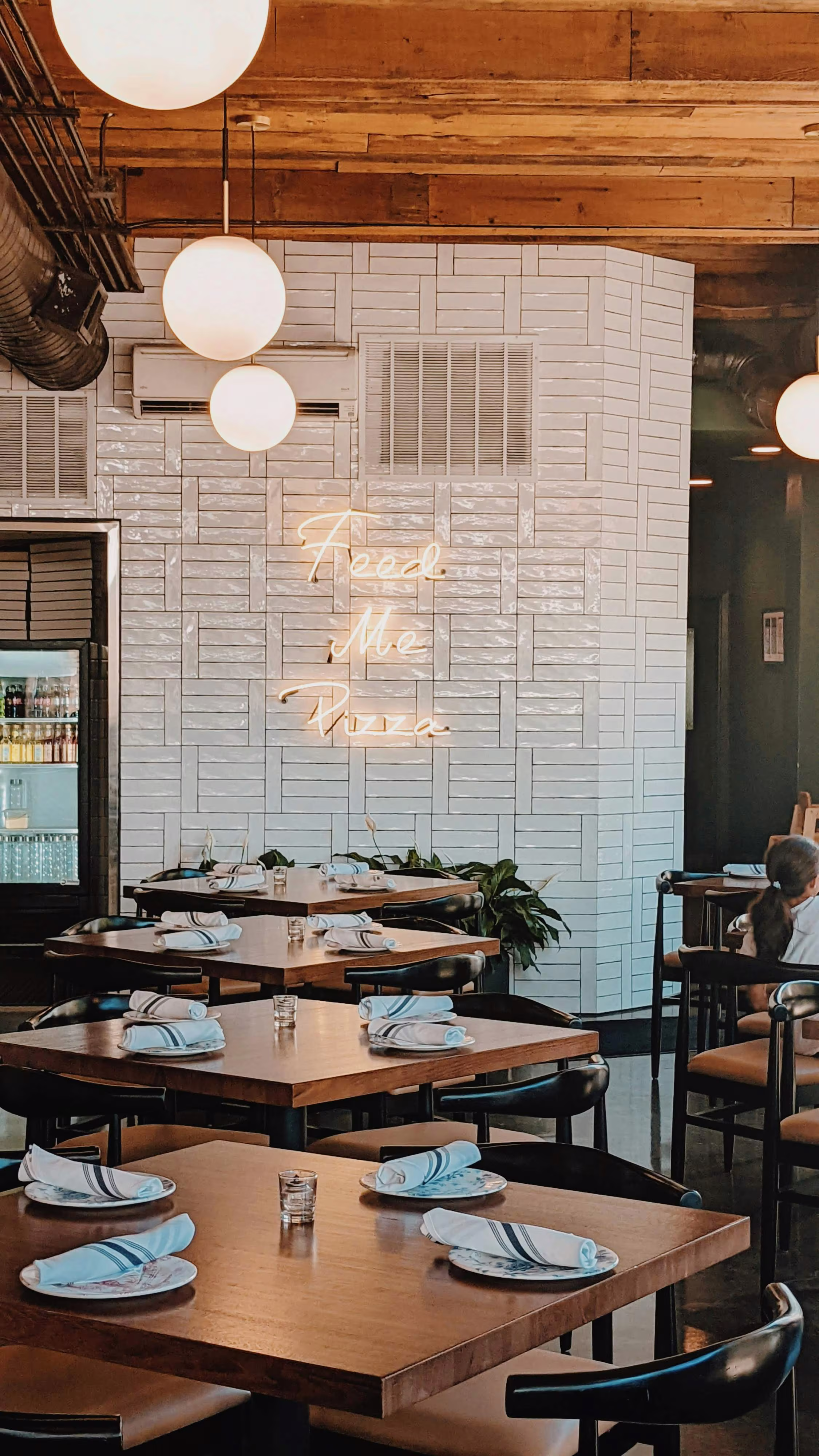/images/restaurant-activity.avif